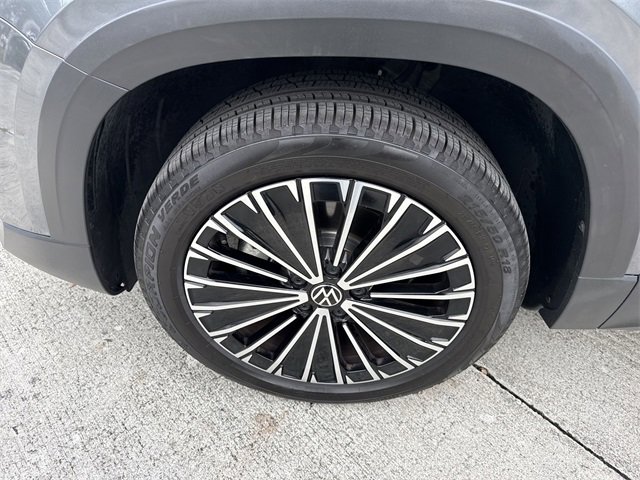 Used 2025 Volkswagen Taos SE image 10