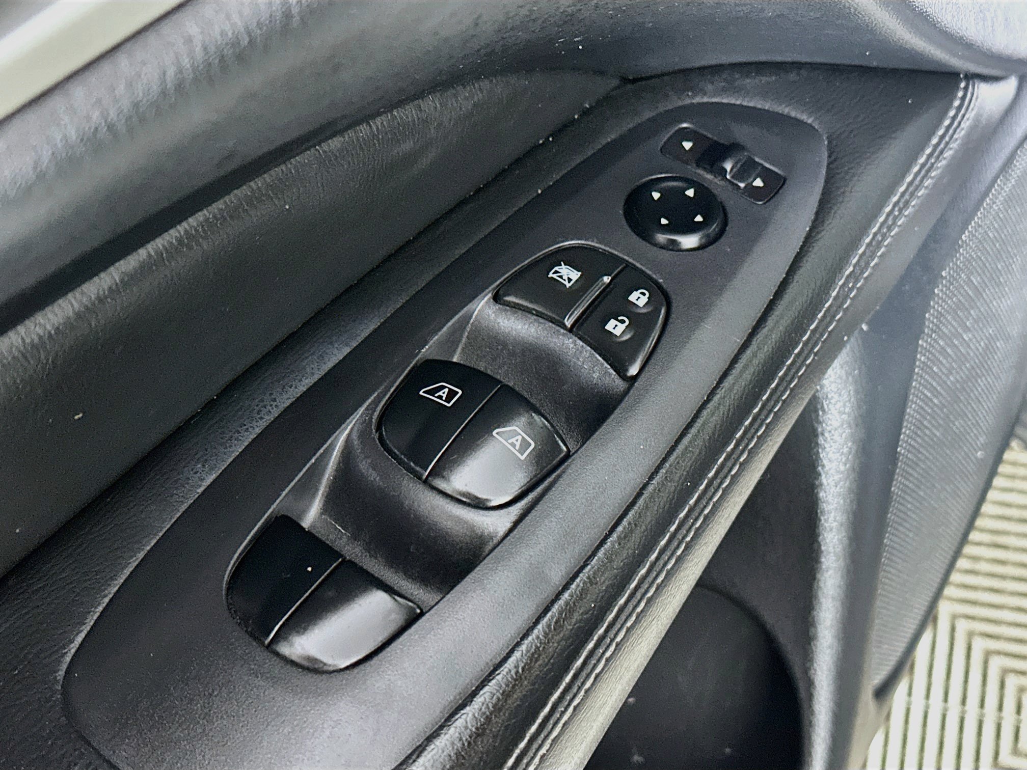 Used 2019 Nissan Pathfinder SL AWD/4WD image 18
