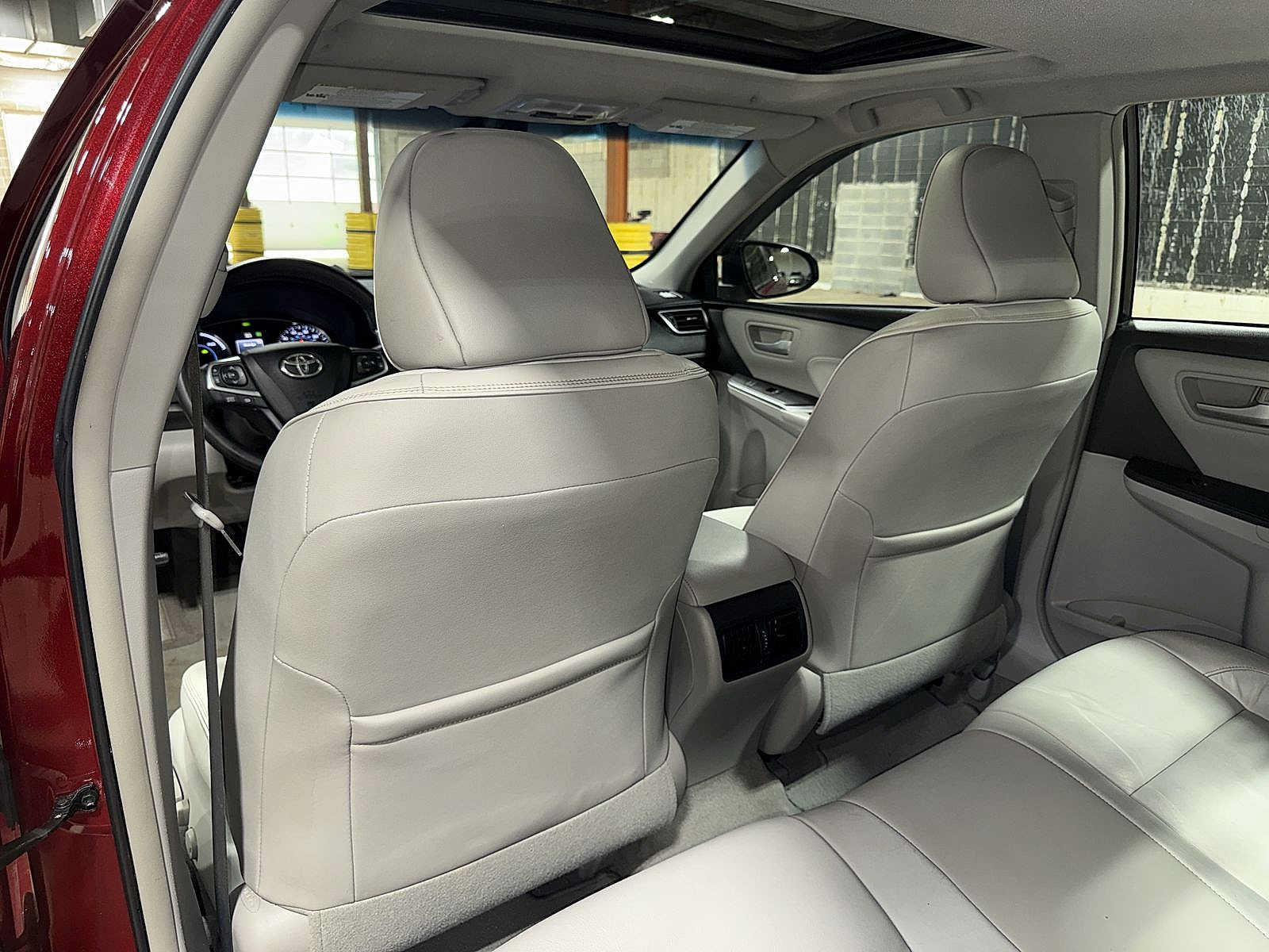 Used 2015 Toyota Camry XLE w/ Moonroof Package FWD image 28