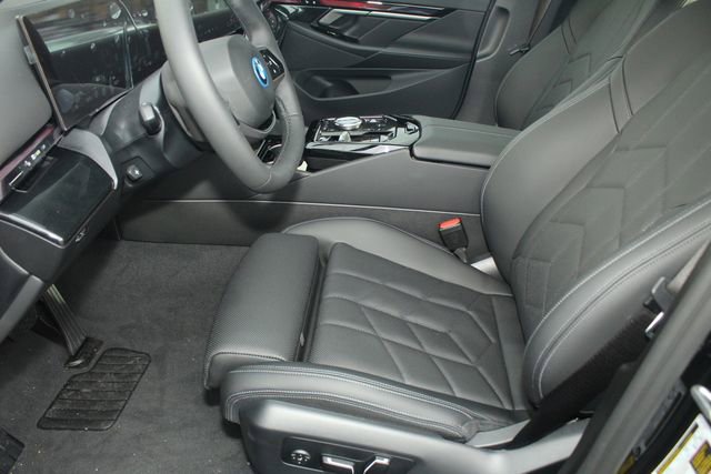 New 2026 BMW i5 eDrive40 image 18