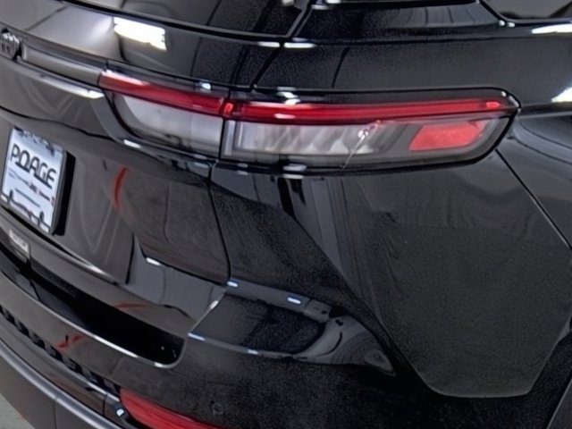 New 2025 Jeep Grand Cherokee Altitude image 13