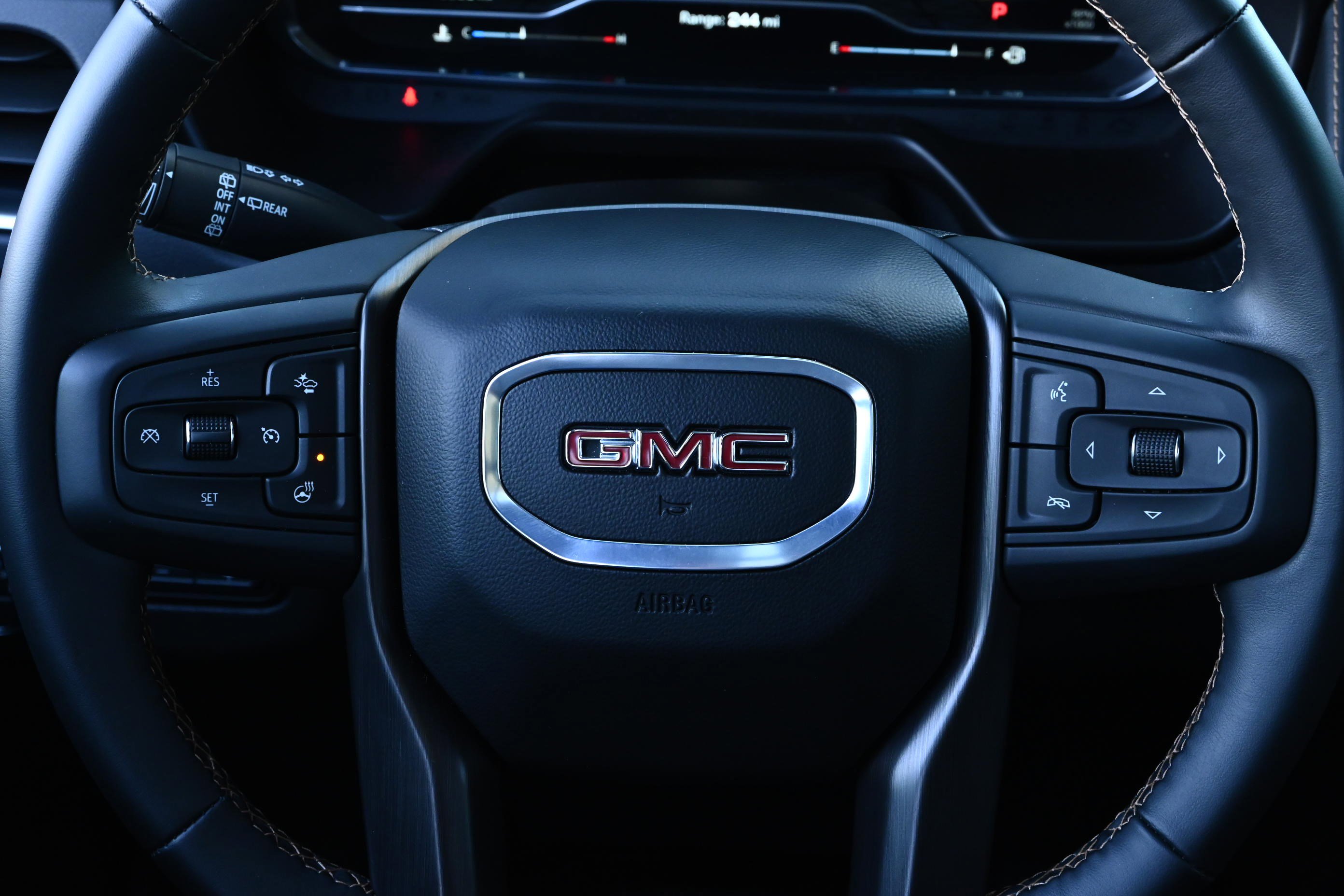 Used 2024 GMC Yukon AT4 w/ Technology Package image 32