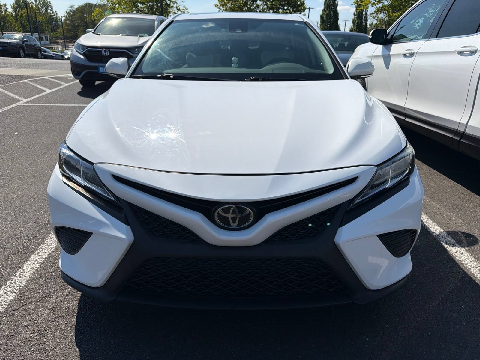 Used 2019 Toyota Camry SE w/ Convenience Package FWD image 2