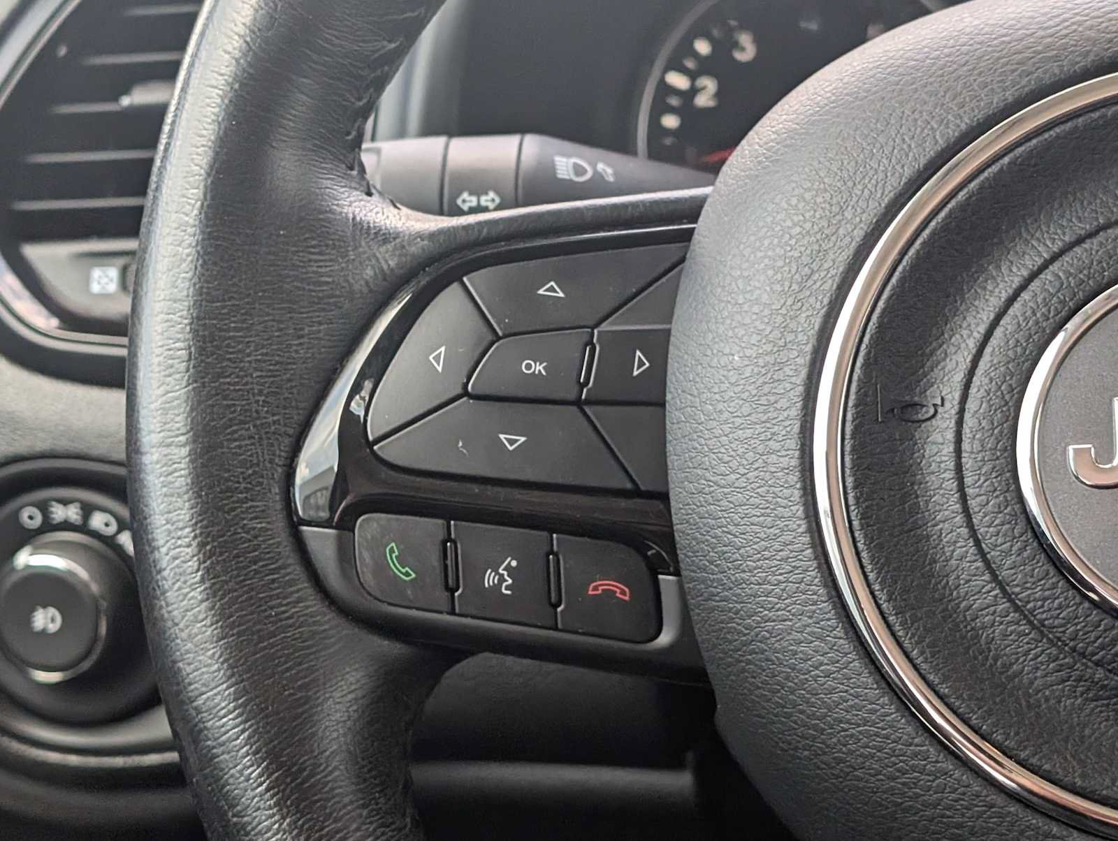 Certified 2020 Jeep Renegade Altitude FWD image 18