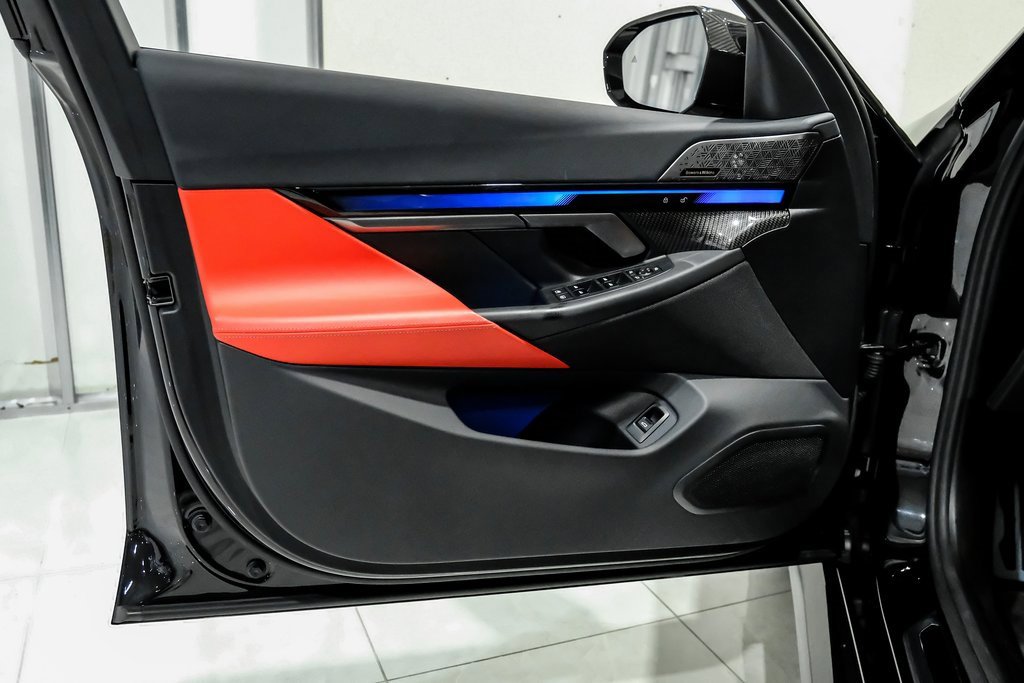 Used 2025 BMW M5 w/ Carbon Package image 44