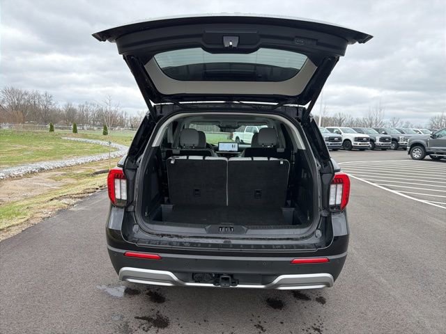 Certified 2025 Ford Explorer Platinum w/ LUX Leather Package AWD/4WD image 11