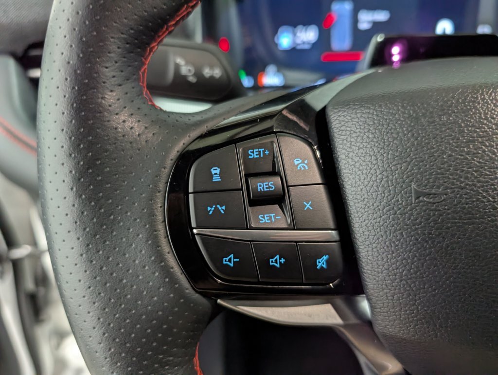 Used 2025 Ford Explorer ST-Line w/ ST-Line Street Pack AWD/4WD image 19