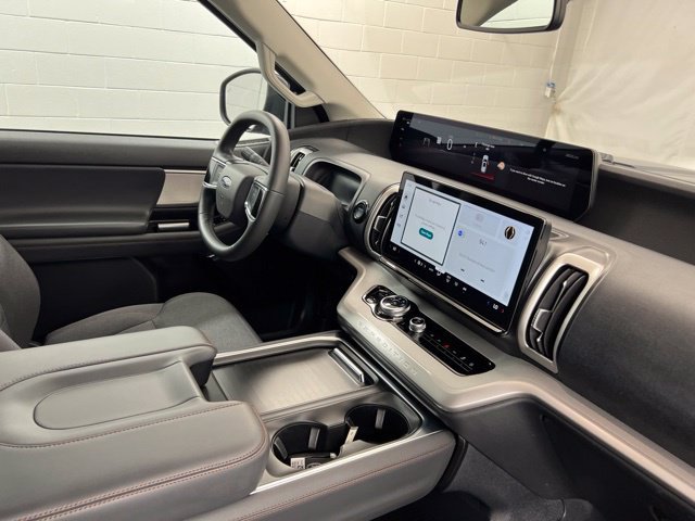 Certified 2025 Ford Expedition Active AWD/4WD image 16