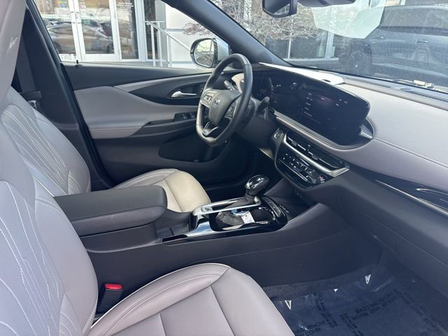 Used 2024 Buick Envista Avenir image 31