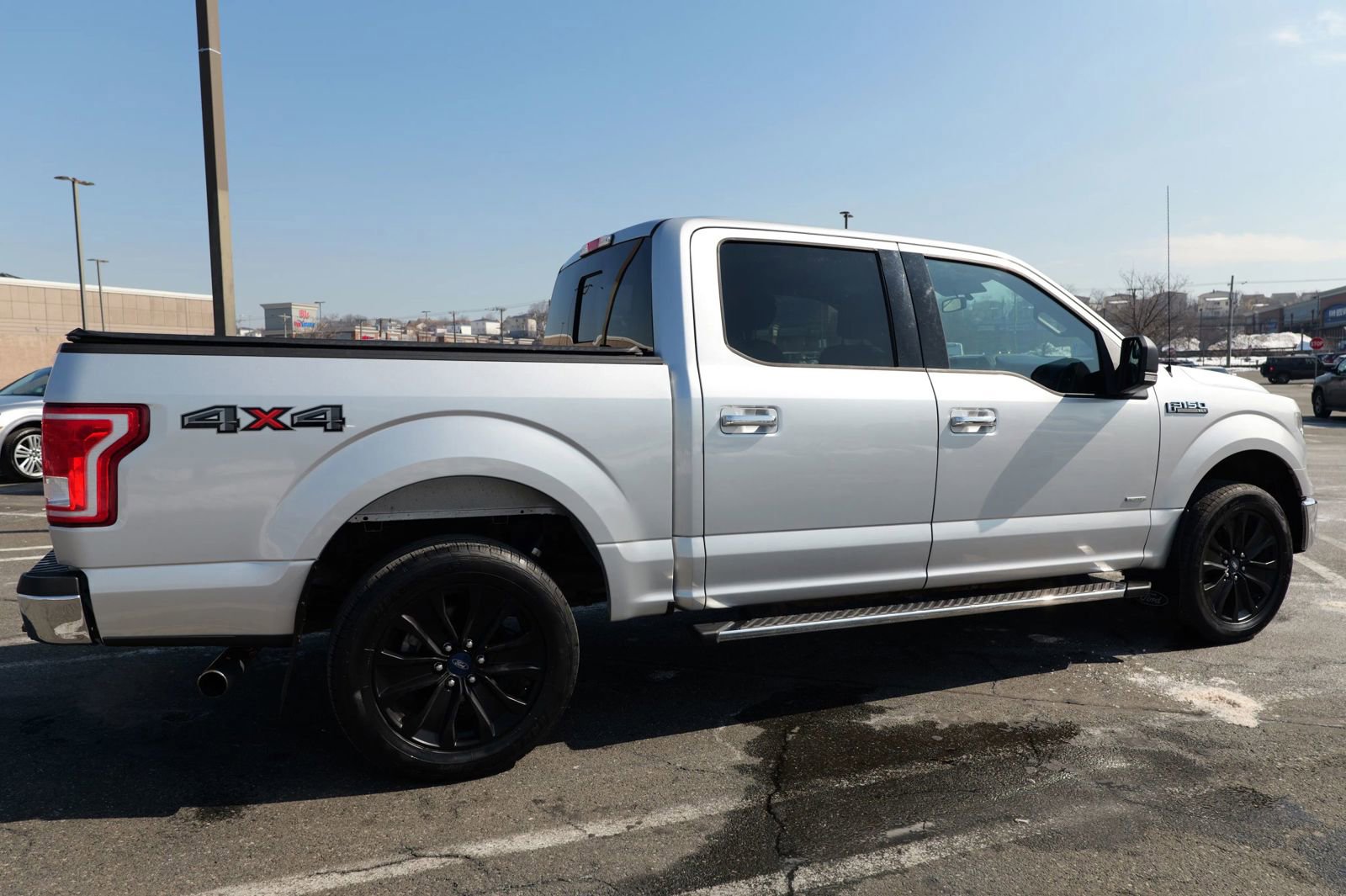 Used 2017 Ford F150 XLT w/ Equipment Group 302A Luxury image 9
