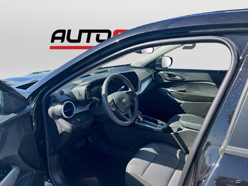 Used 2026 Chevrolet Trax LS FWD image 9