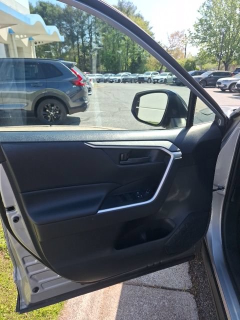 Used 2019 Toyota RAV4 LE w/ All Weather Liner Package AWD/4WD image 10