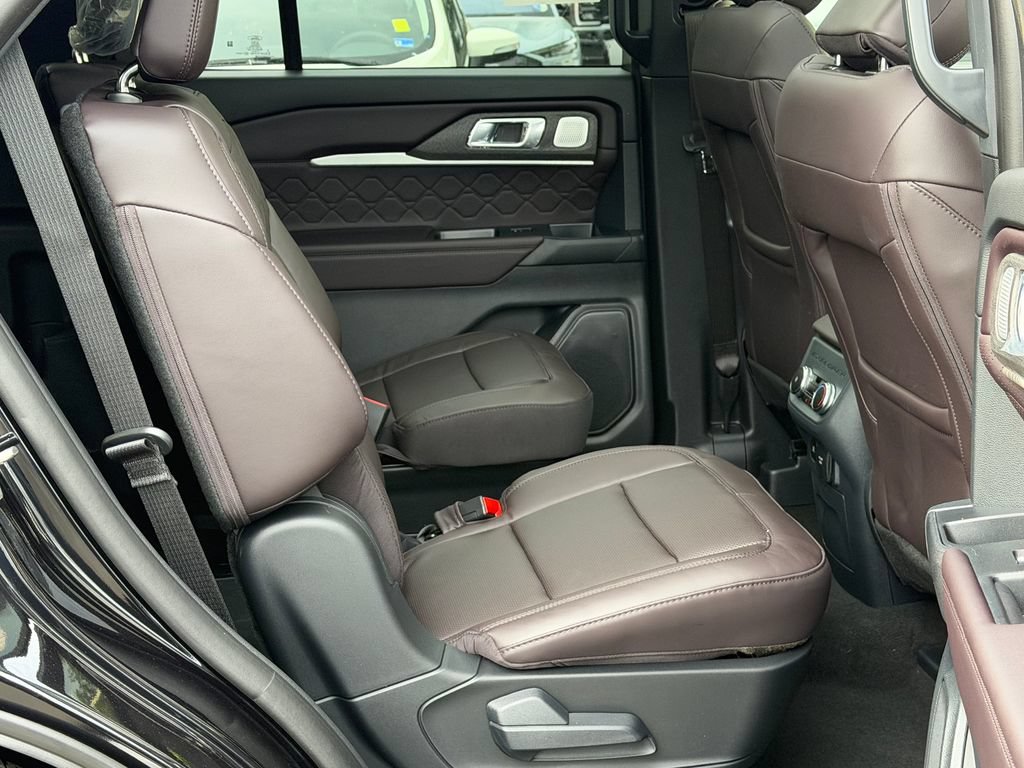 New 2026 Ford Explorer Platinum w/ LUX Leather Package AWD/4WD image 16