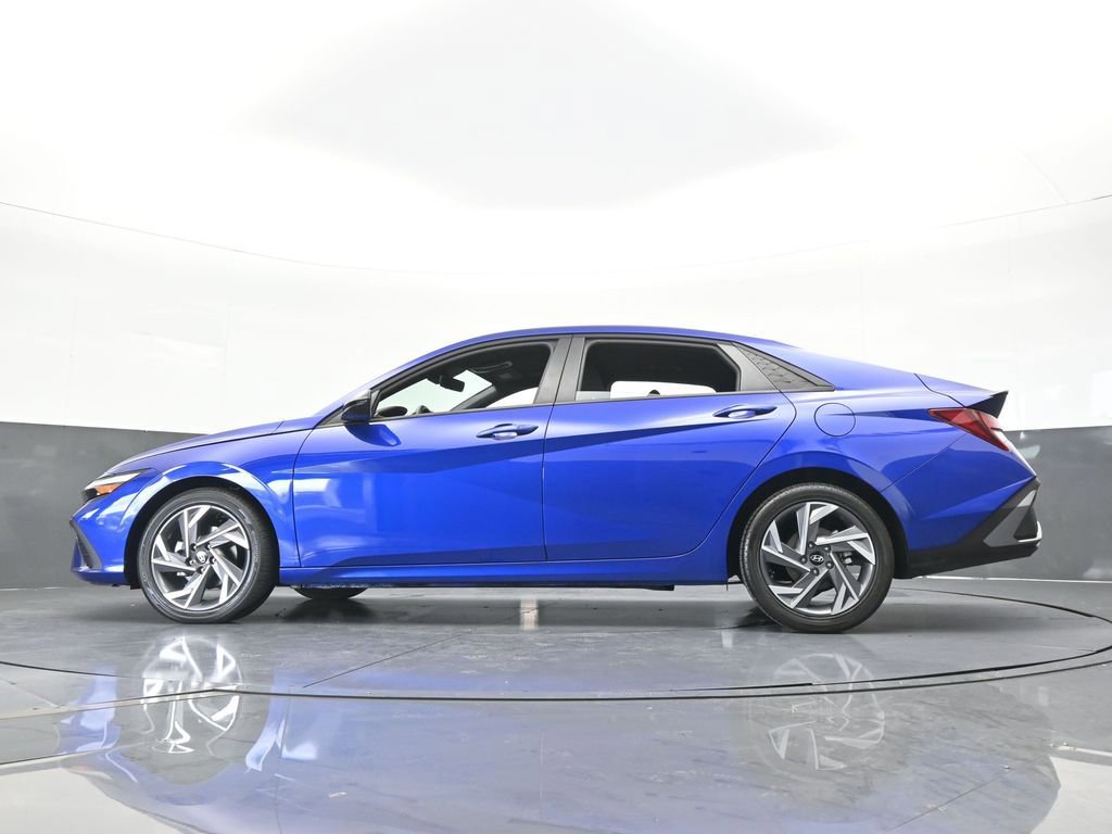 Used 2025 Hyundai Elantra Sport image 49
