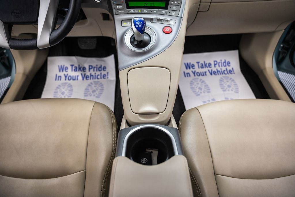 Used 2015 Toyota Prius Five FWD image 26