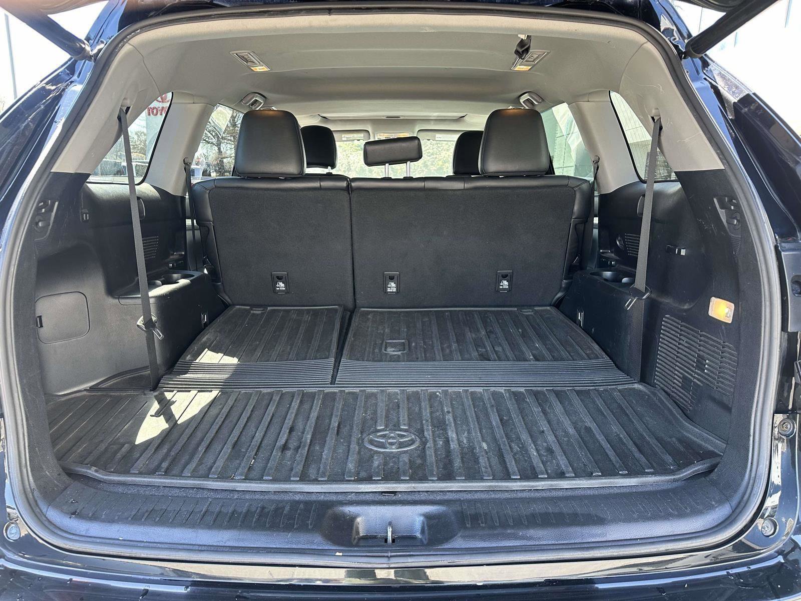 Used 2019 Toyota Highlander XLE AWD/4WD image 12
