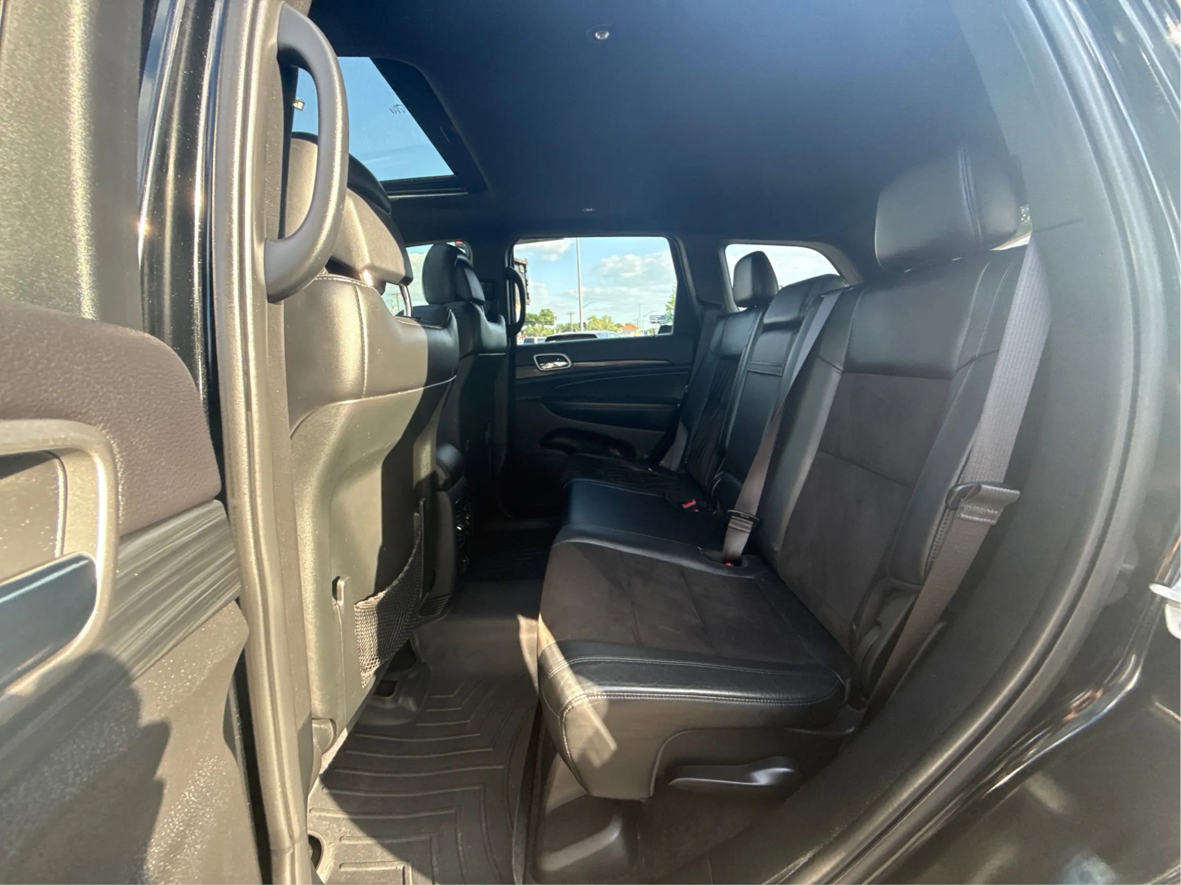 Used 2019 Jeep Grand Cherokee Altitude AWD/4WD image 14