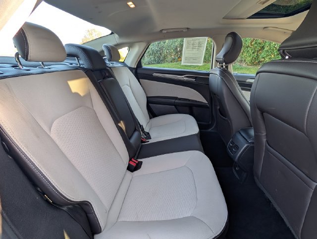 Used 2019 Ford Fusion SE w/ Equipment Group 151A FWD image 26