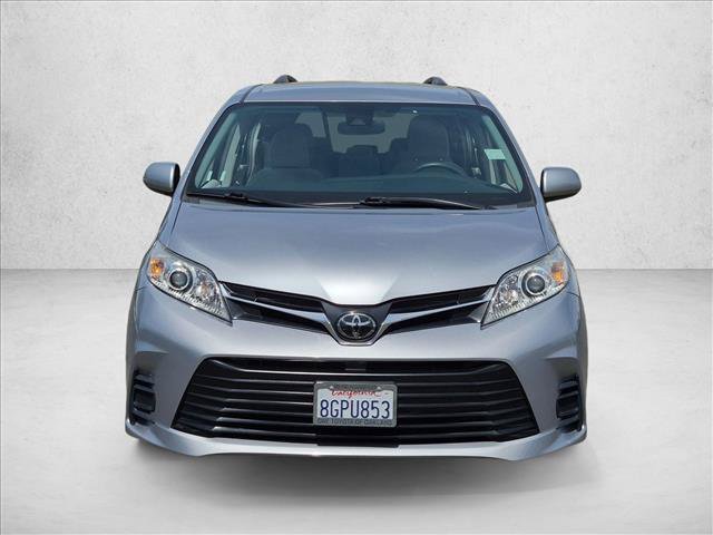 Used 2018 Toyota Sienna LE w/ Carpet Mat Package FWD video 2