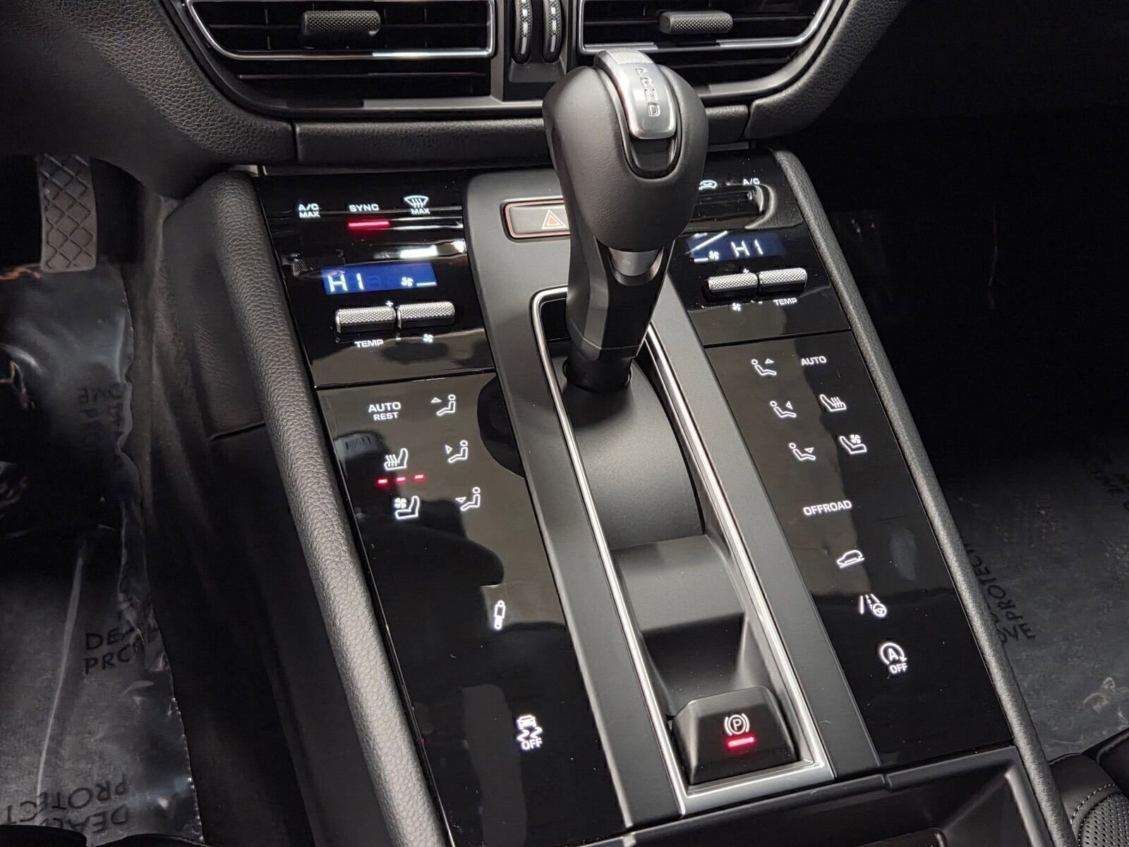 Certified 2026 Porsche Macan Turbo AWD/4WD image 24