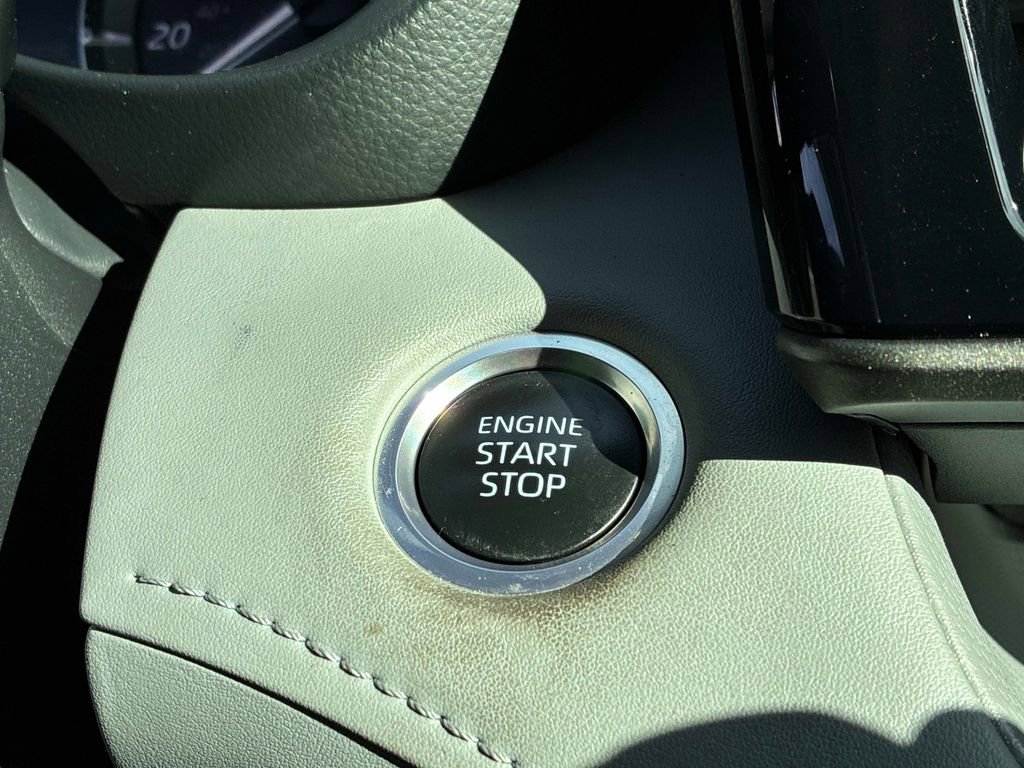 Used 2024 Toyota Highlander XLE image 33