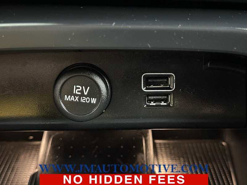 Used 2019 Volvo XC40 T5 Momentum image 37