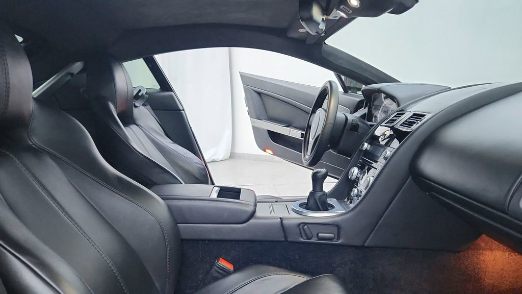 Used 2015 Aston Martin V8 Vantage Coupe image 28