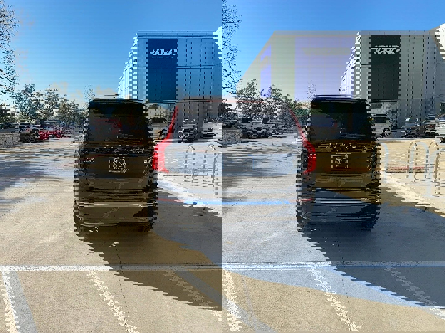 Certified 2023 Volvo XC90 B6 Ultimate w/ Lounge Package image 5