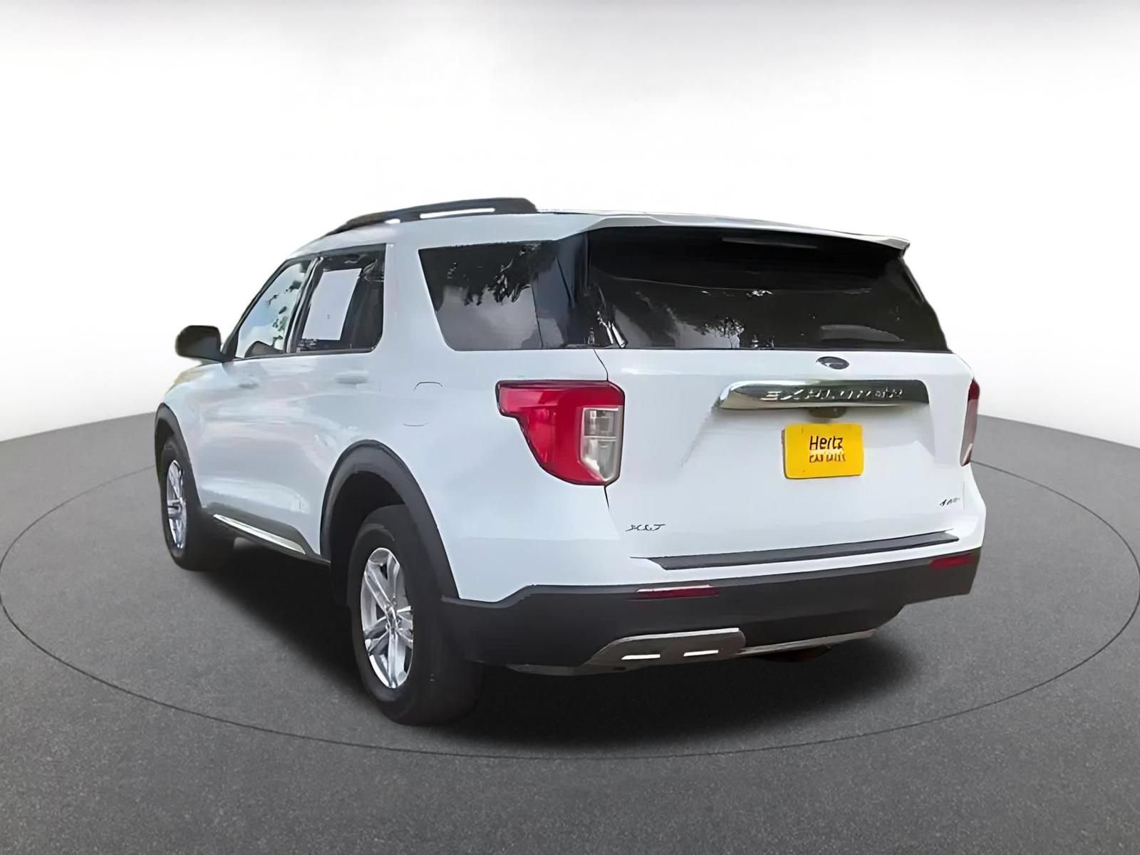 Used 2023 Ford Explorer XLT w/ Equipment Group 202A AWD/4WD image 10