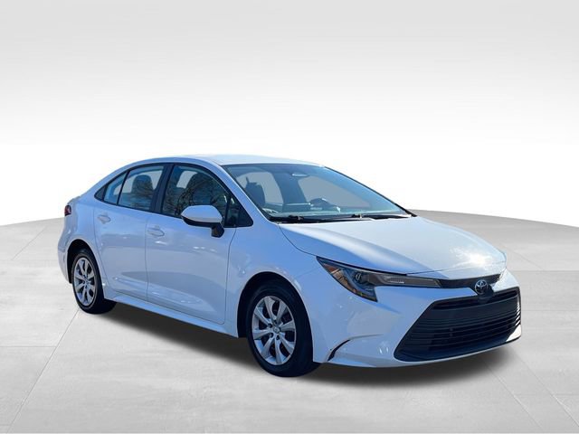 Used 2023 Toyota Corolla LE image 3