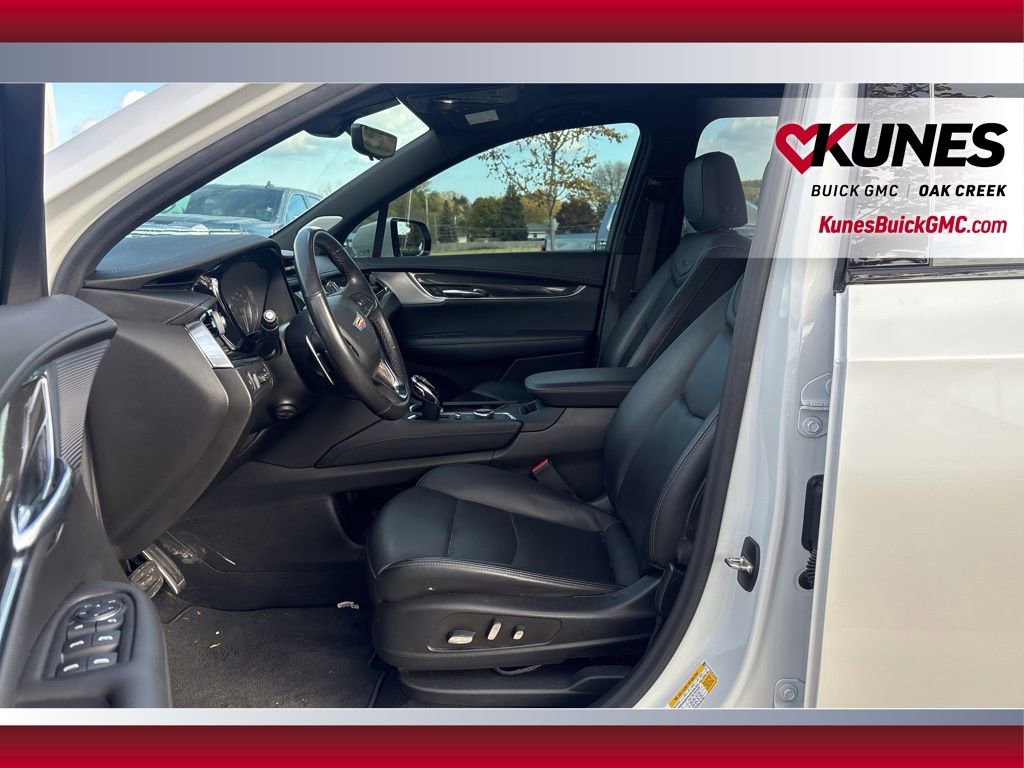Used 2023 Cadillac XT6 Sport w/ Technology Package image 11