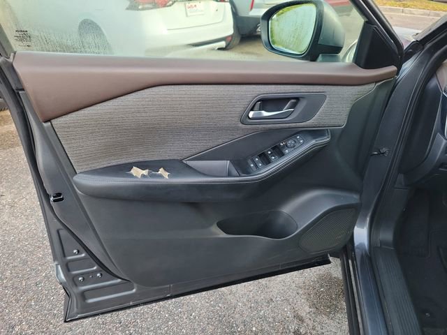 Used 2023 Nissan Rogue SV image 11