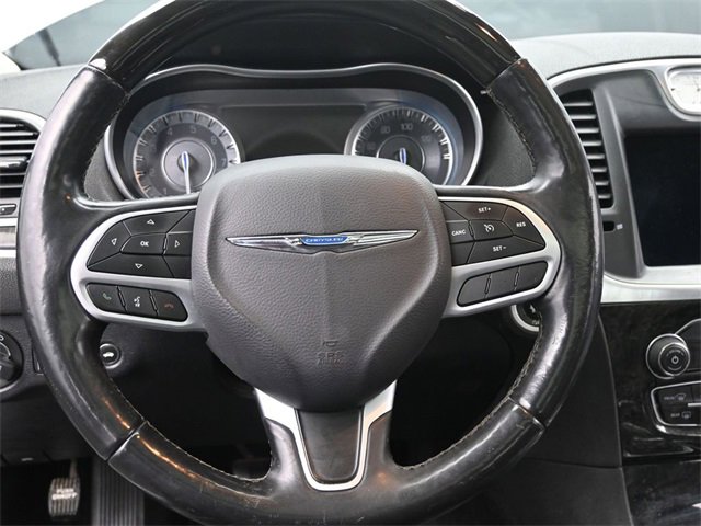 Used 2017 Chrysler 300 C image 28