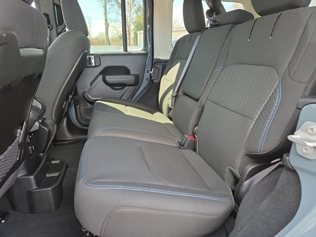 Used 2025 Jeep Wrangler Unlimited Rubicon 4xe image 20