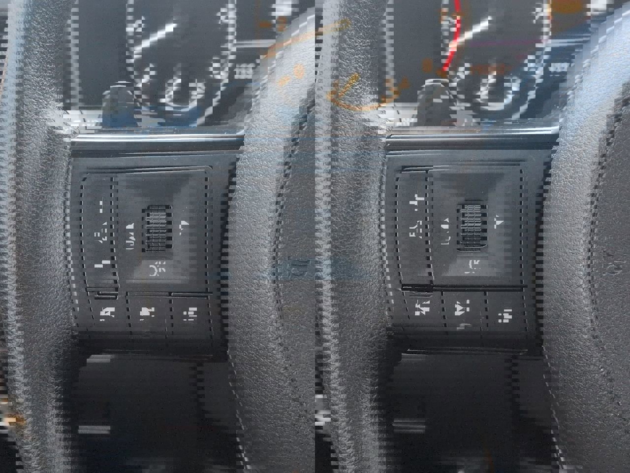 Used 2024 Nissan Rogue SV image 23