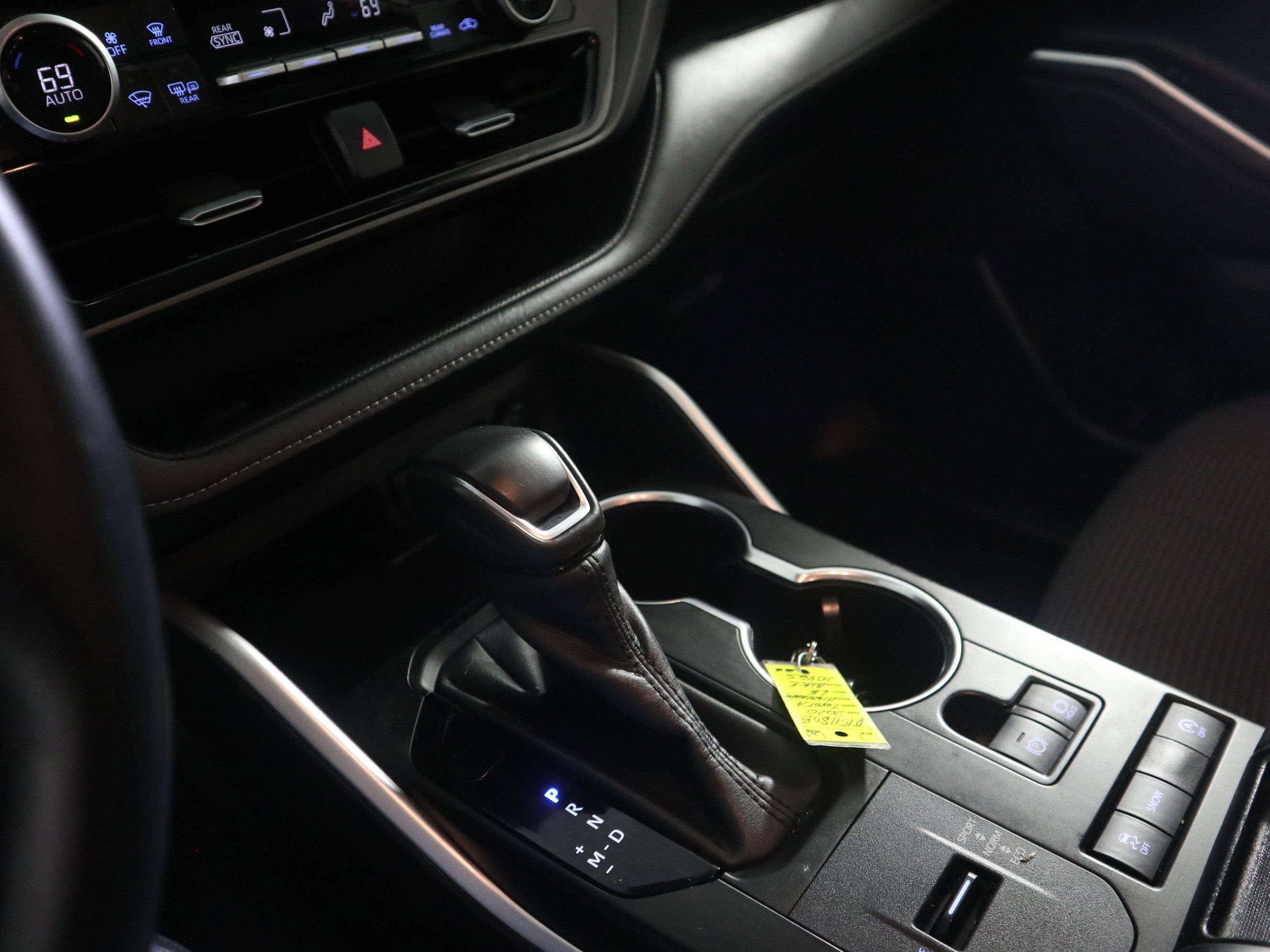 Used 2020 Toyota Highlander LE image 28