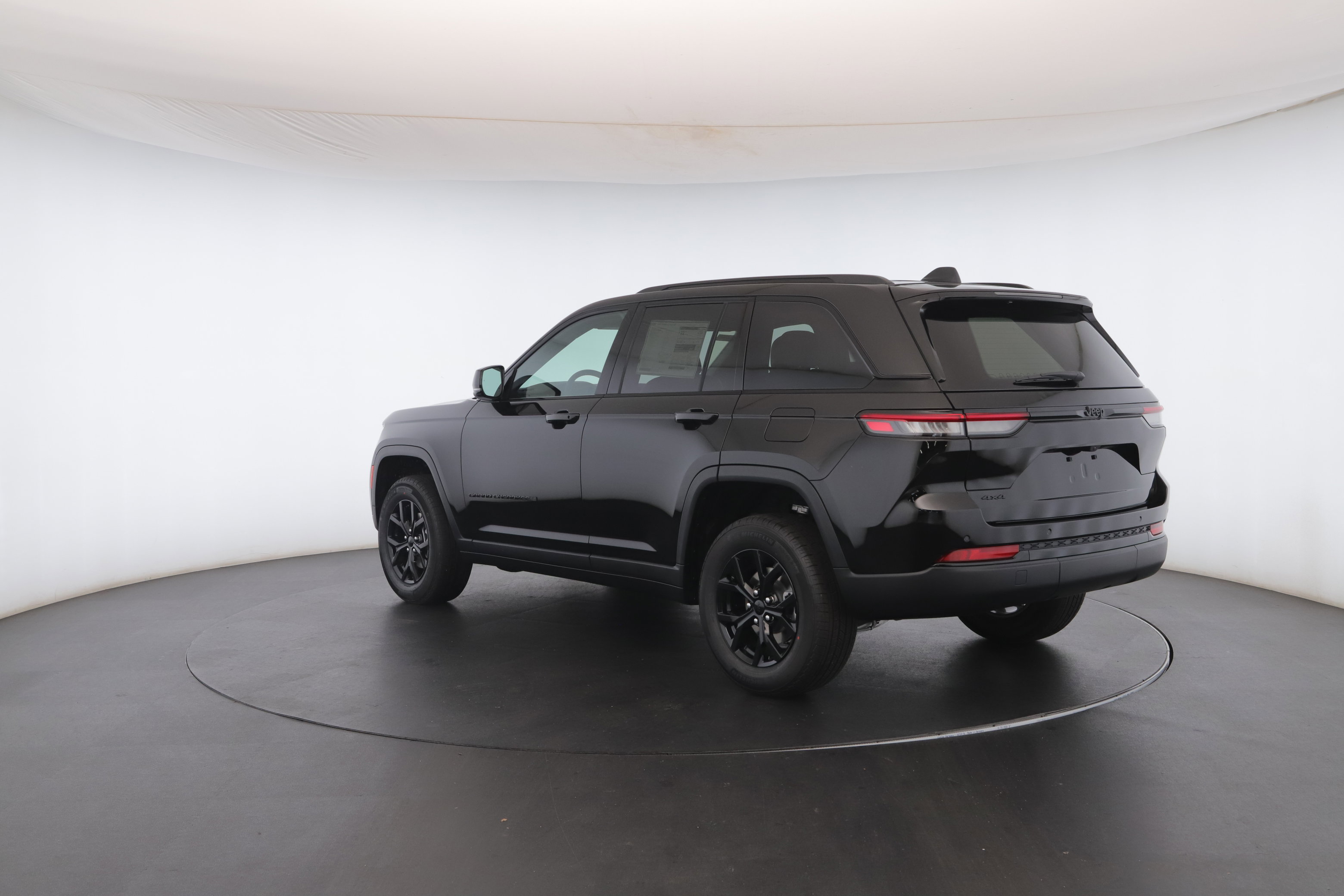 New 2025 Jeep Grand Cherokee Altitude image 23
