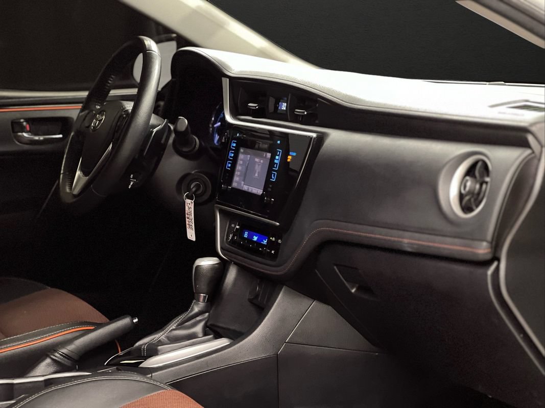 Used 2018 Toyota Corolla SE FWD image 12