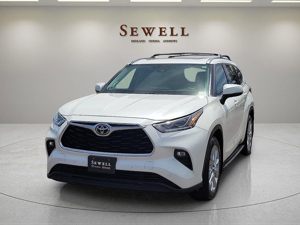 Used 2021 Toyota Highlander Limited FWD image 1