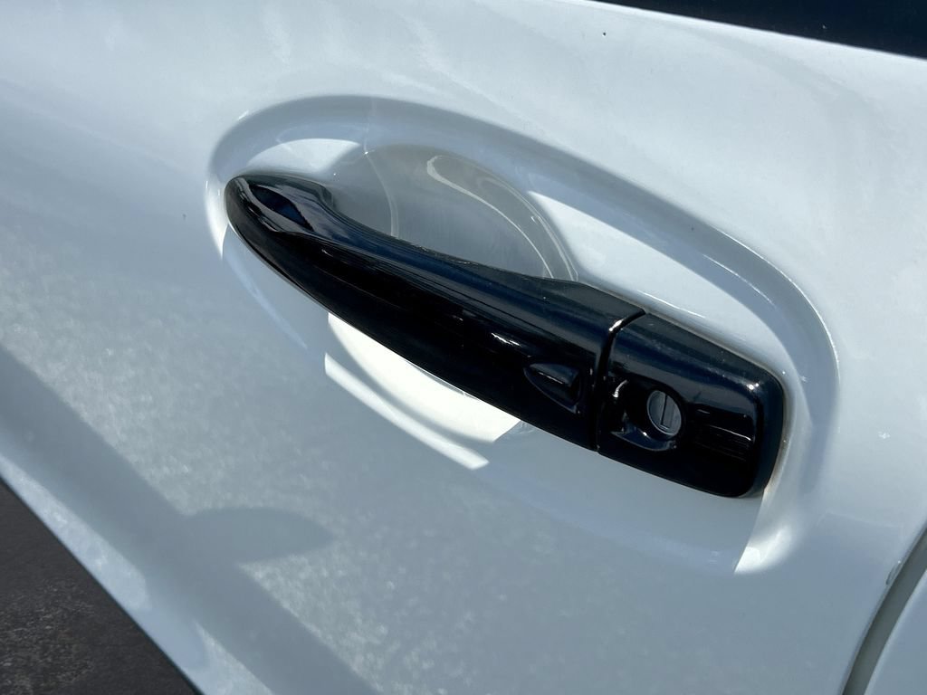 Used 2017 Nissan Rogue SV FWD image 25