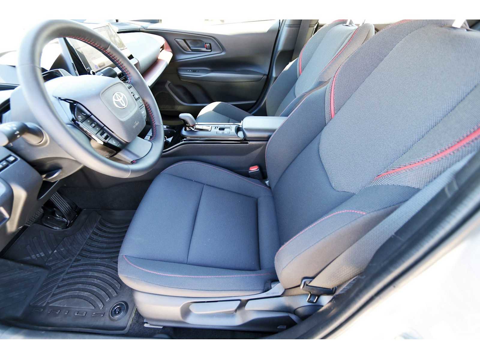 Used 2025 Toyota Prius Plug-In Hybrid image 11