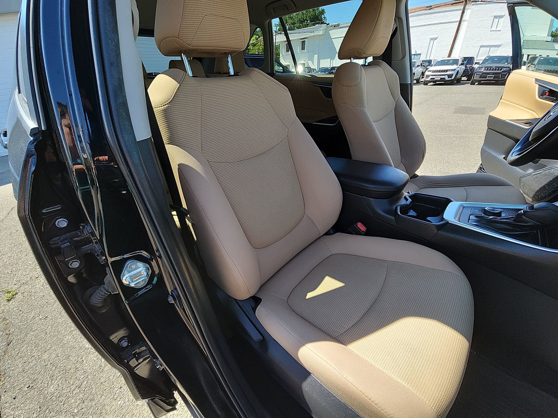 Used 2020 Toyota RAV4 LE w/ All Weather Liner Package AWD/4WD image 24