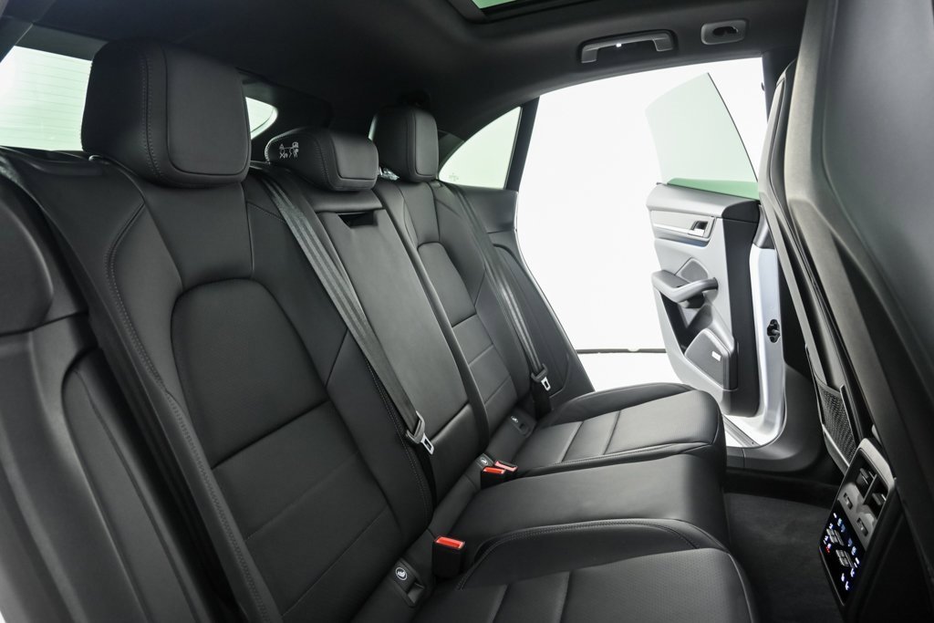 New 2025 Porsche Macan 4 Electric image 23