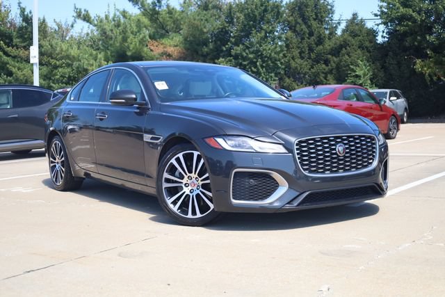 Used 2022 Jaguar XF SE RWD image 3