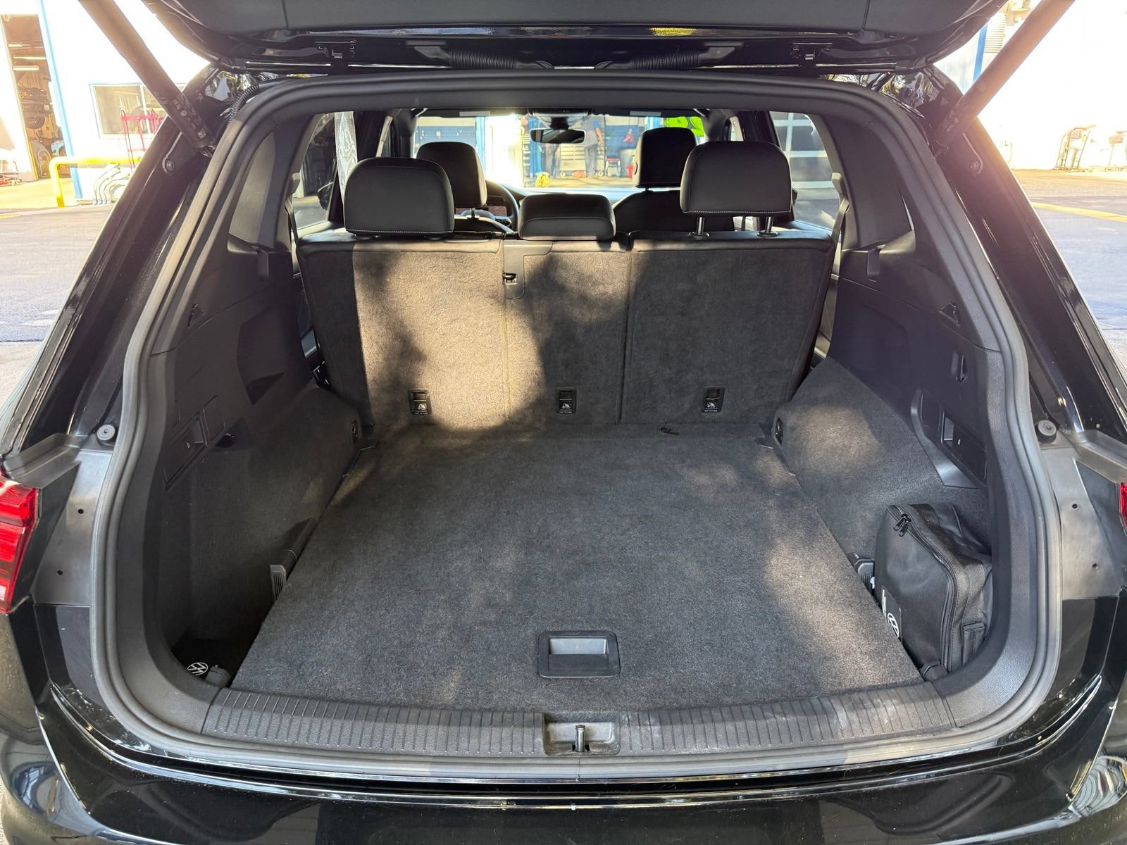 Used 2024 Volkswagen Tiguan SEL R-Line AWD/4WD image 7