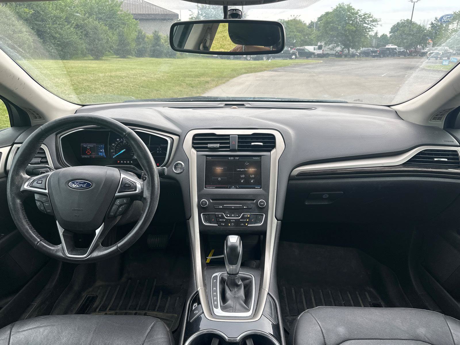 Used 2016 Ford Fusion SE w/ Equipment Group 202A FWD image 5