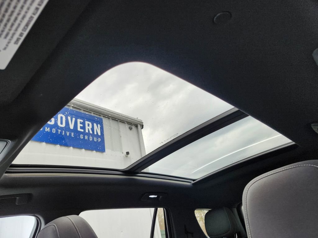 Used 2025 Chevrolet Equinox LT w/ Safety and Technology Package image 18