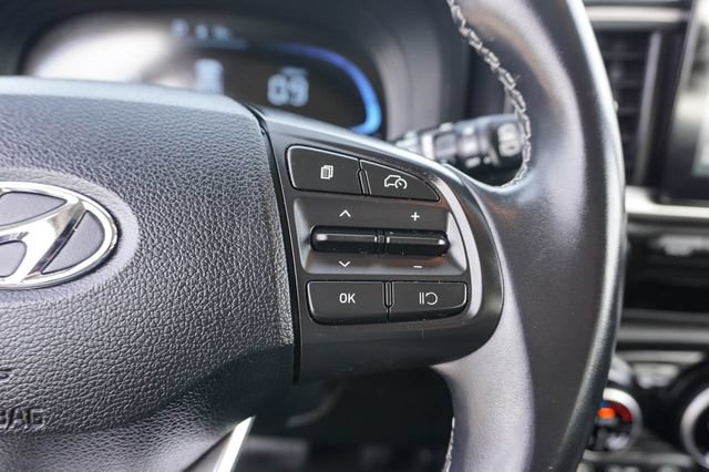 Used 2025 Hyundai Venue SEL FWD image 15