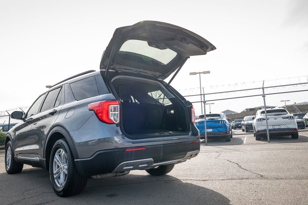 Used 2022 Ford Explorer XLT w/ Equipment Group 202A image 12