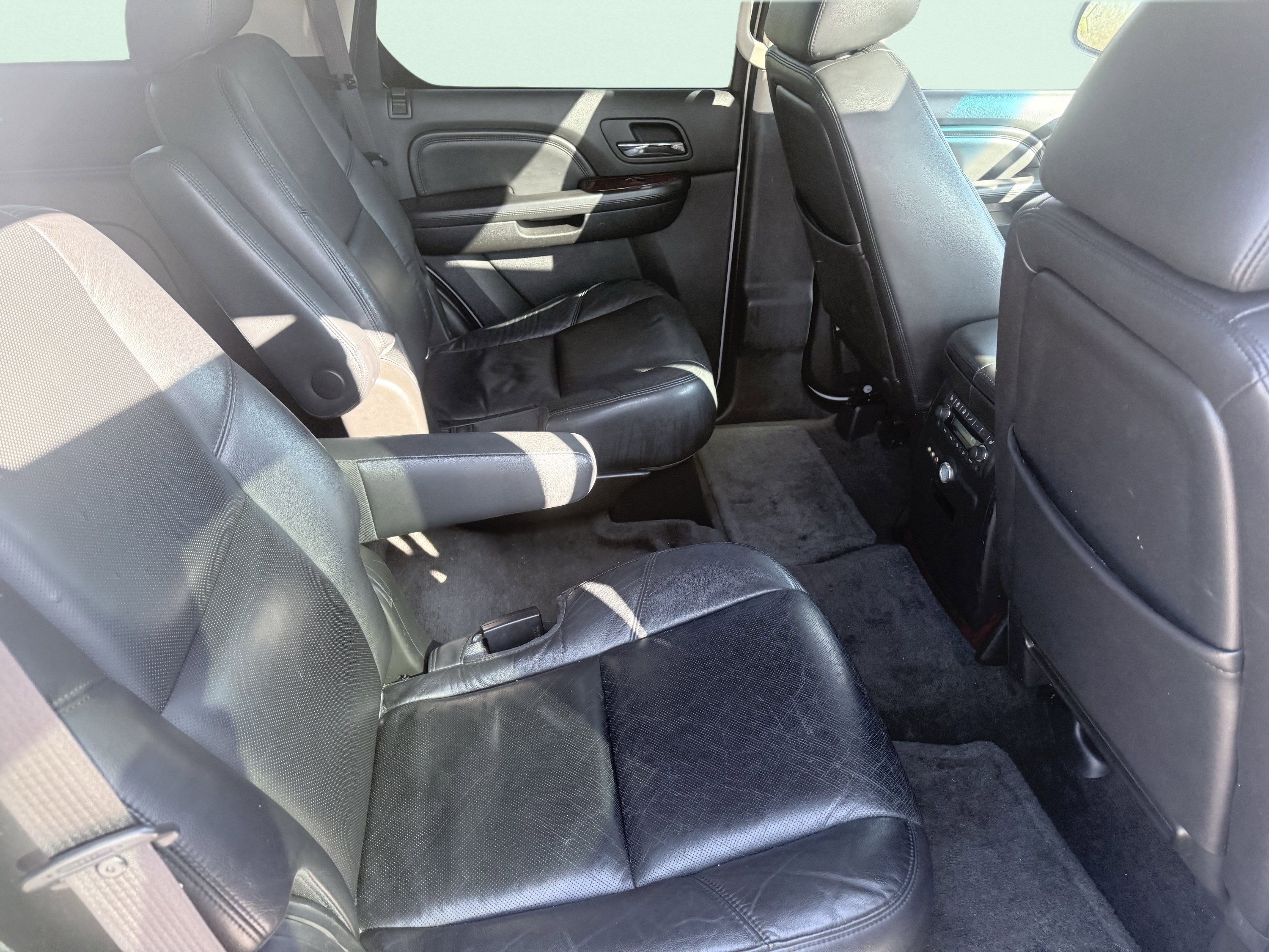 Used 2012 Cadillac Escalade Luxury RWD image 39